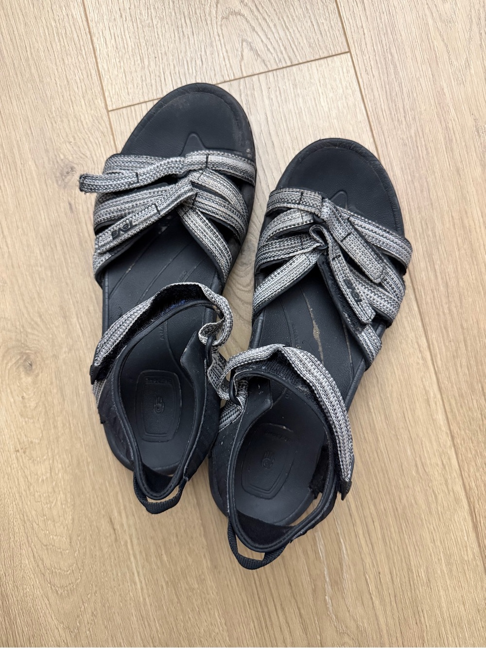 Teva tirra sandals size 9 women’s Casual Strappy Black & Gray Sandals